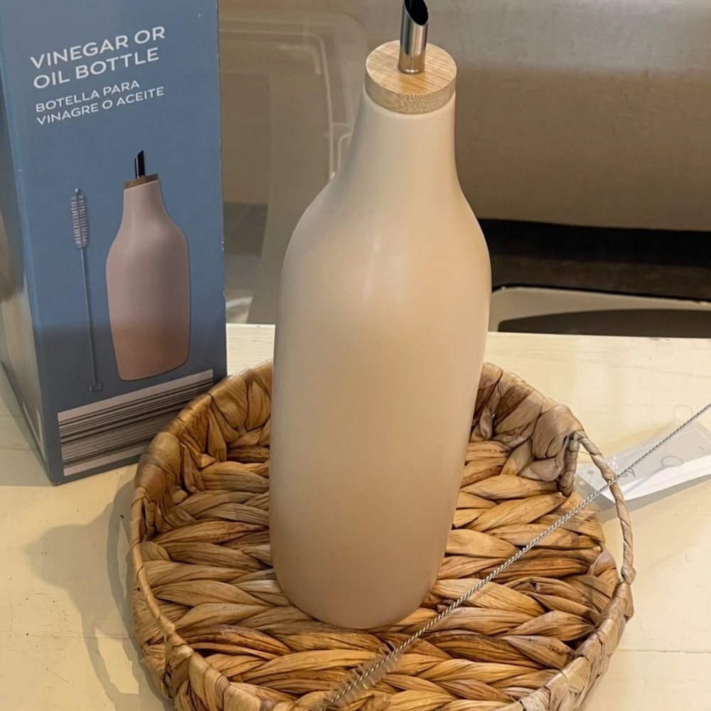 New Crofton ceramic vinegar or oil bottle 16.9oz